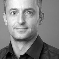 Portrait photo of Lars Schlenker